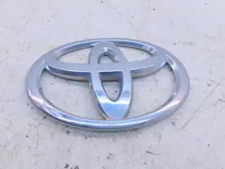 Wyjątkowa oferta TOYOTA YARIS II 1.4 D4D EMBLEMAT ZNACZEK KLAPY